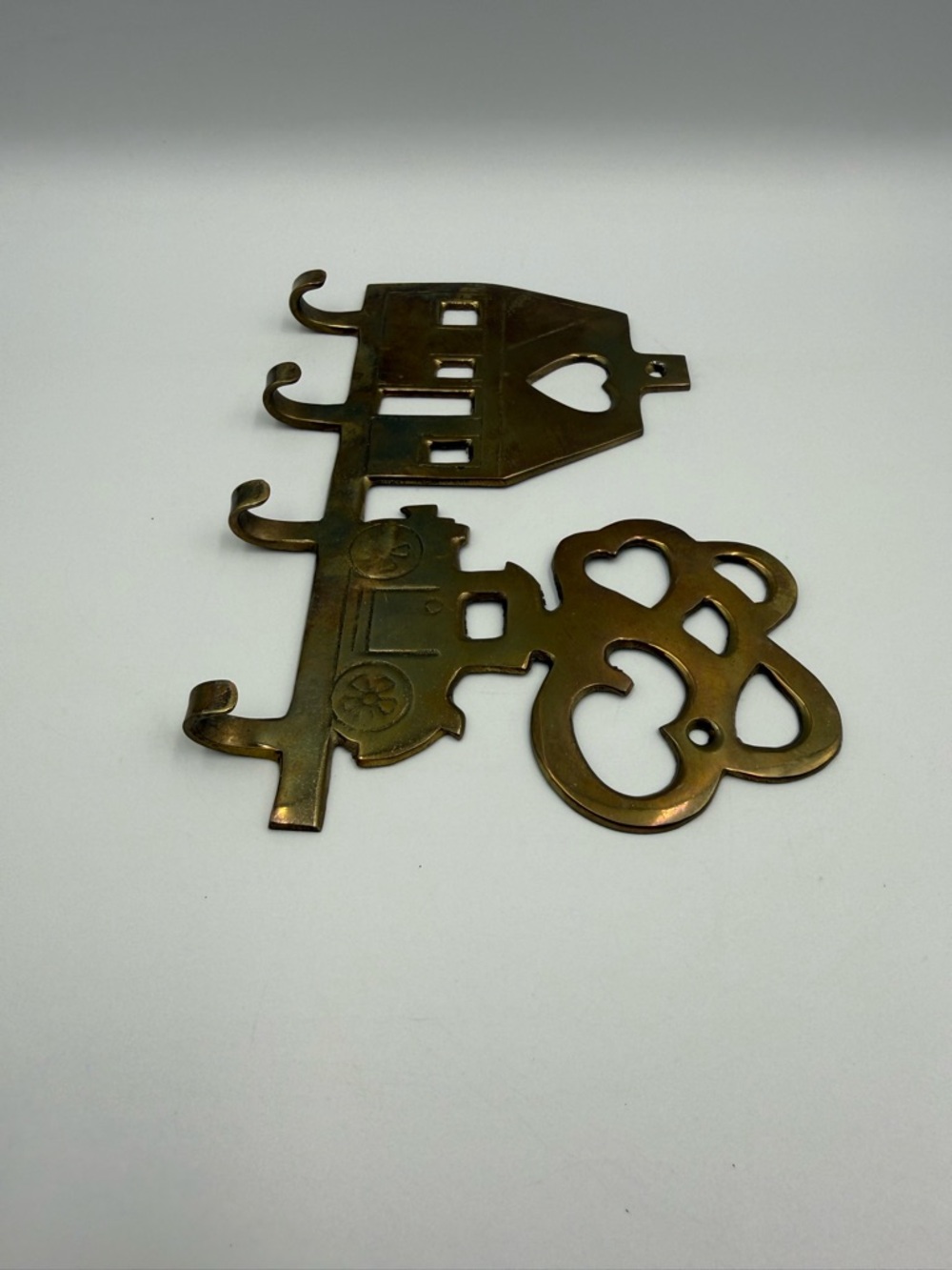 VINTAGE SOLID BRASS KEY HOLDER  4 KEY HOOKs  House Tree Car - Picture 11 of 11